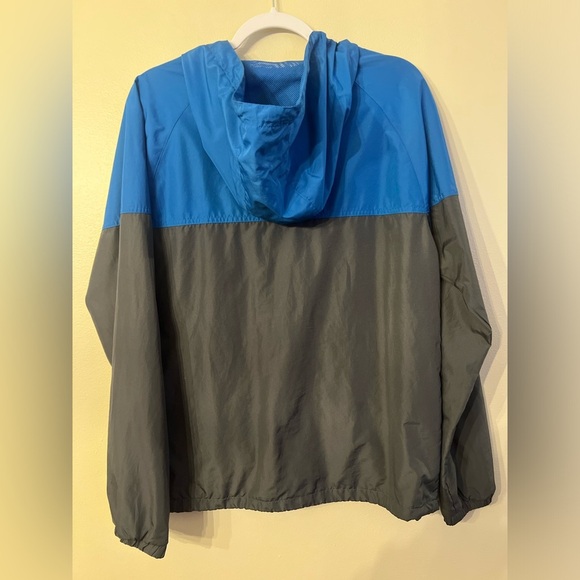 Walt Disney 1971 World Windbreaker Jacket
Size small - Picture 2 of 4